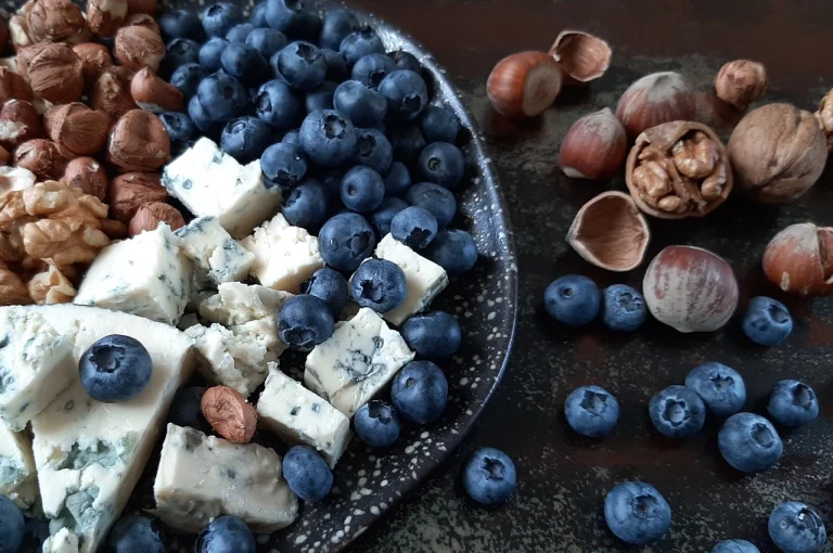 Read more about the article İlaç Gibi Etkili İkili: Ceviz ve Yaban Mersini