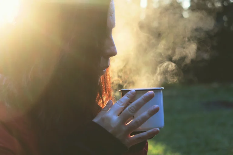 Read more about the article Sıcak Çay İçmenin Zararları